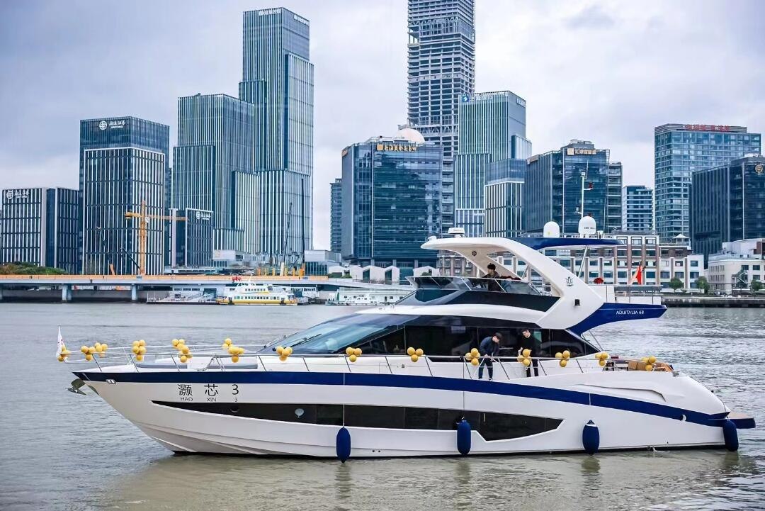 Luxury Yacht Aquitalia 68
