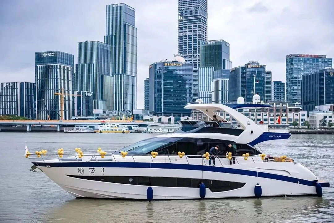 Luxury Yacht Aquitalia 68